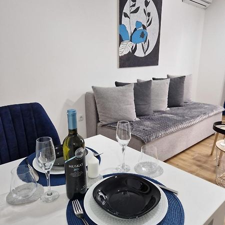 Apartman Astra Sremska Mitrovica Esterno foto