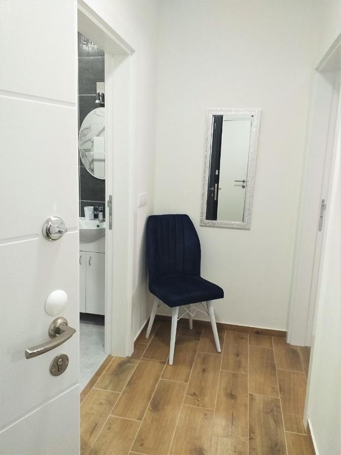 Apartman Astra Sremska Mitrovica Esterno foto