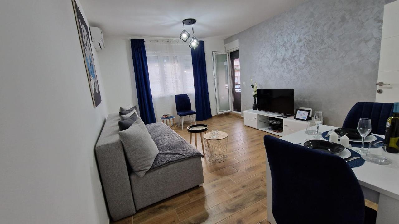 Apartman Astra Sremska Mitrovica Esterno foto