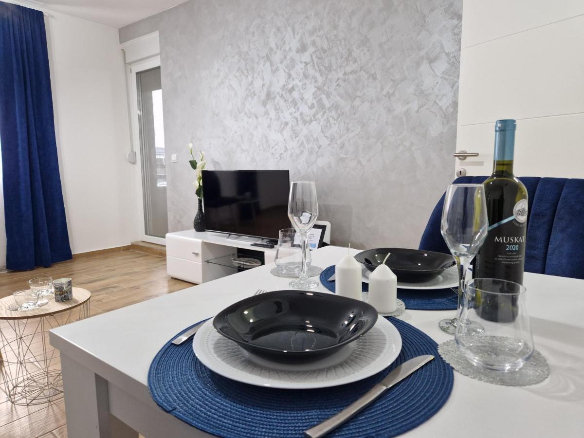 Apartman Astra Sremska Mitrovica Esterno foto