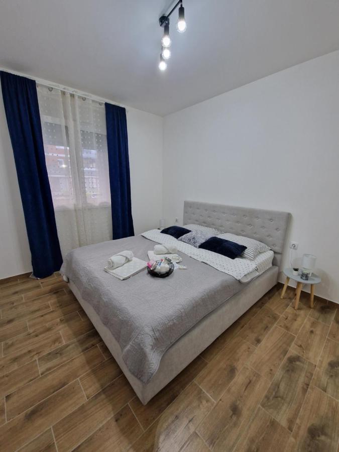 Apartman Astra Sremska Mitrovica Esterno foto